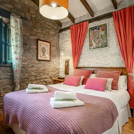 El Jardin Escondido De Helgueras