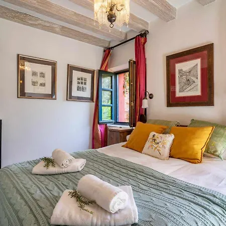 Ruralia El Jardín Escondido De Chalé Helgueras