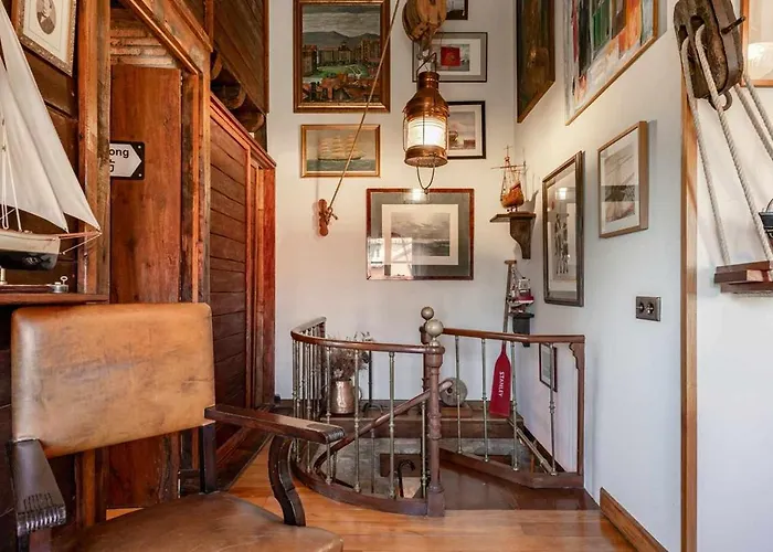 El Jardin Escondido De Chalet Helgueras