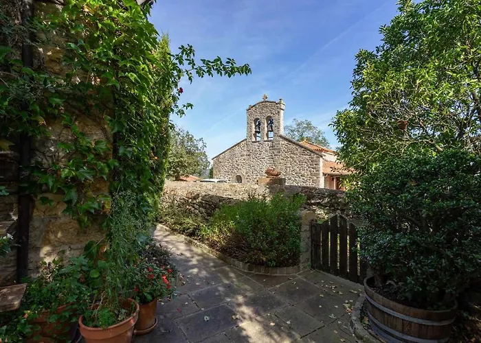 Chalet El Jardin Escondido De Helgueras