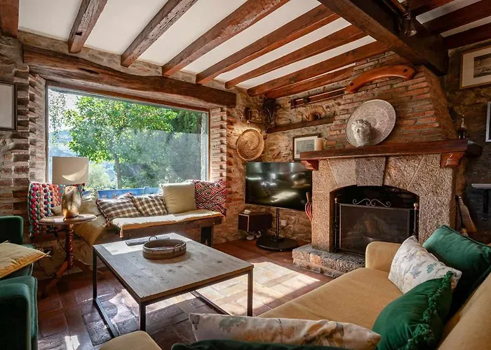 Chalet El Jardin Escondido De Helgueras