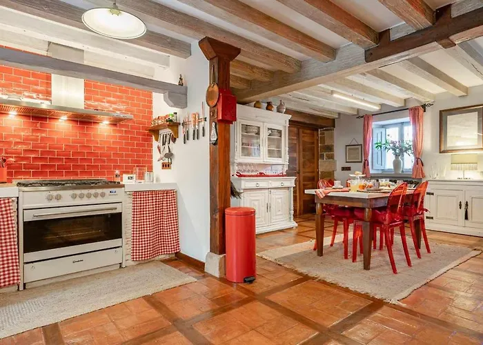 El Jardin Escondido De Chalet Helgueras